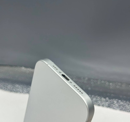 iPhone 16 256GB White